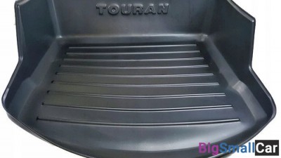 Поддон в багажник 5T0061162 для Tauran 5 мест