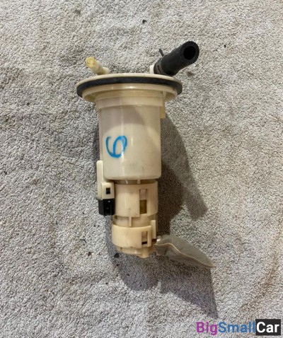 Насос топливный Toyota Passo 1KR - купить Екатеринбурге