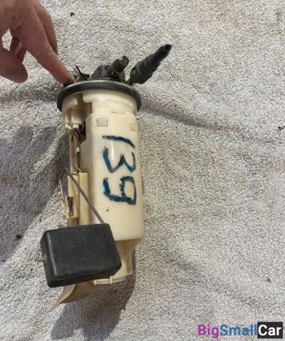 Насос топливный Судзуки Альто рш Suzuki alto RH - купить Екатеринбурге